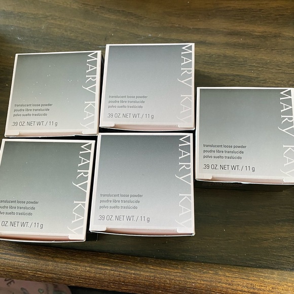 COPY - ♥️New♥️Mary Kay Translucent Powder (PRICE IS FOR ONE ONLY) - Picture 3 of 4